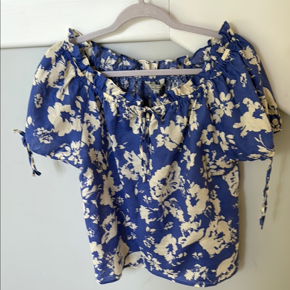 Hester and orchard,  Floral Blue and White Women's Top. 
Linen blend